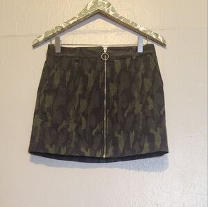 Forever 21 Camo Front Zipper Short Skirt Size 27
